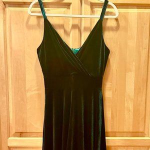 BEAUTIFUL 'DARK FOREST GREEN' VELVET DRESS / SIZE SMALL / VERY ATTRACTIVE!